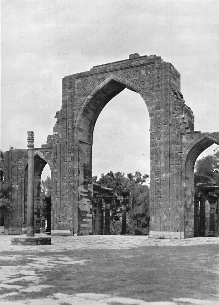 德里库图卜清真寺的大门，建于1910年。 作者 不明