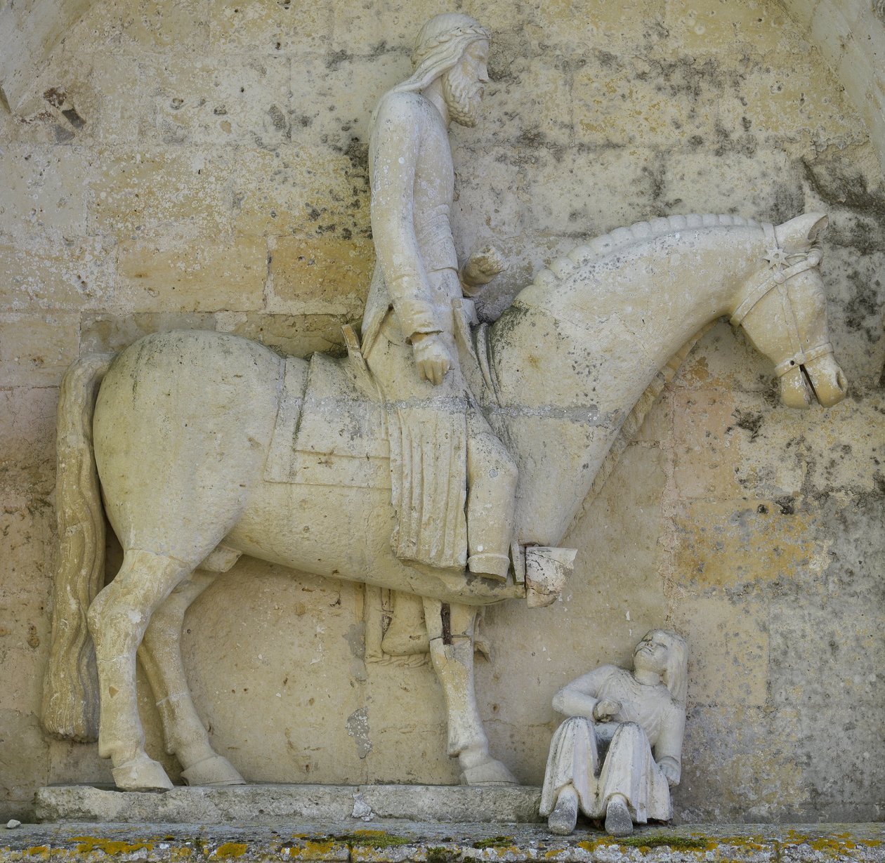 Detail of the lateral portal representing Emperor Constantine I the great symbolizing the Christian displacing paganism, Saint Hilaire church in Melle (79500), Deux Sevres 作者 不明