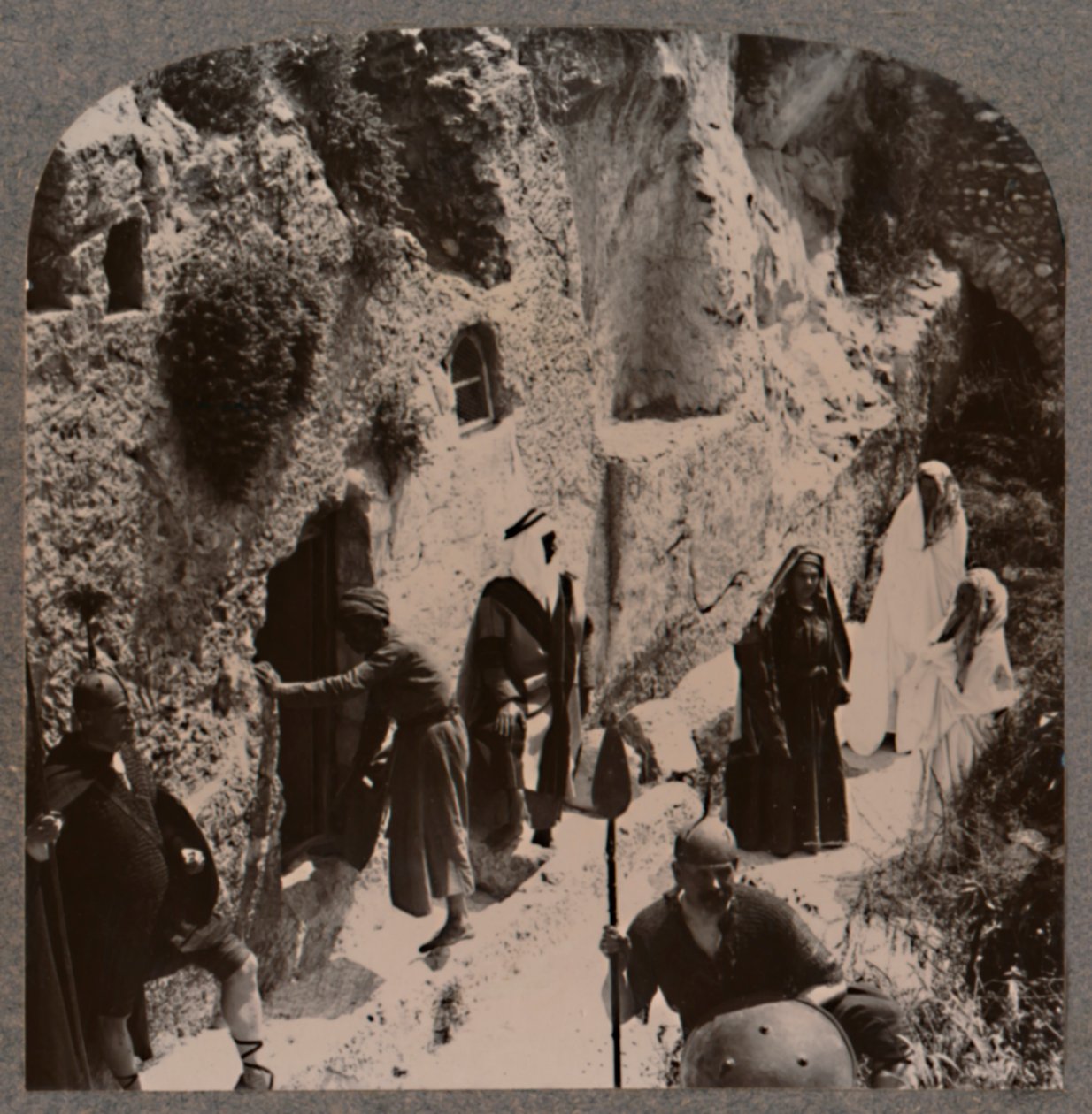 门徒们，与妇女们一起，于公元1900年早期在基督的坟墓里 作者 不明