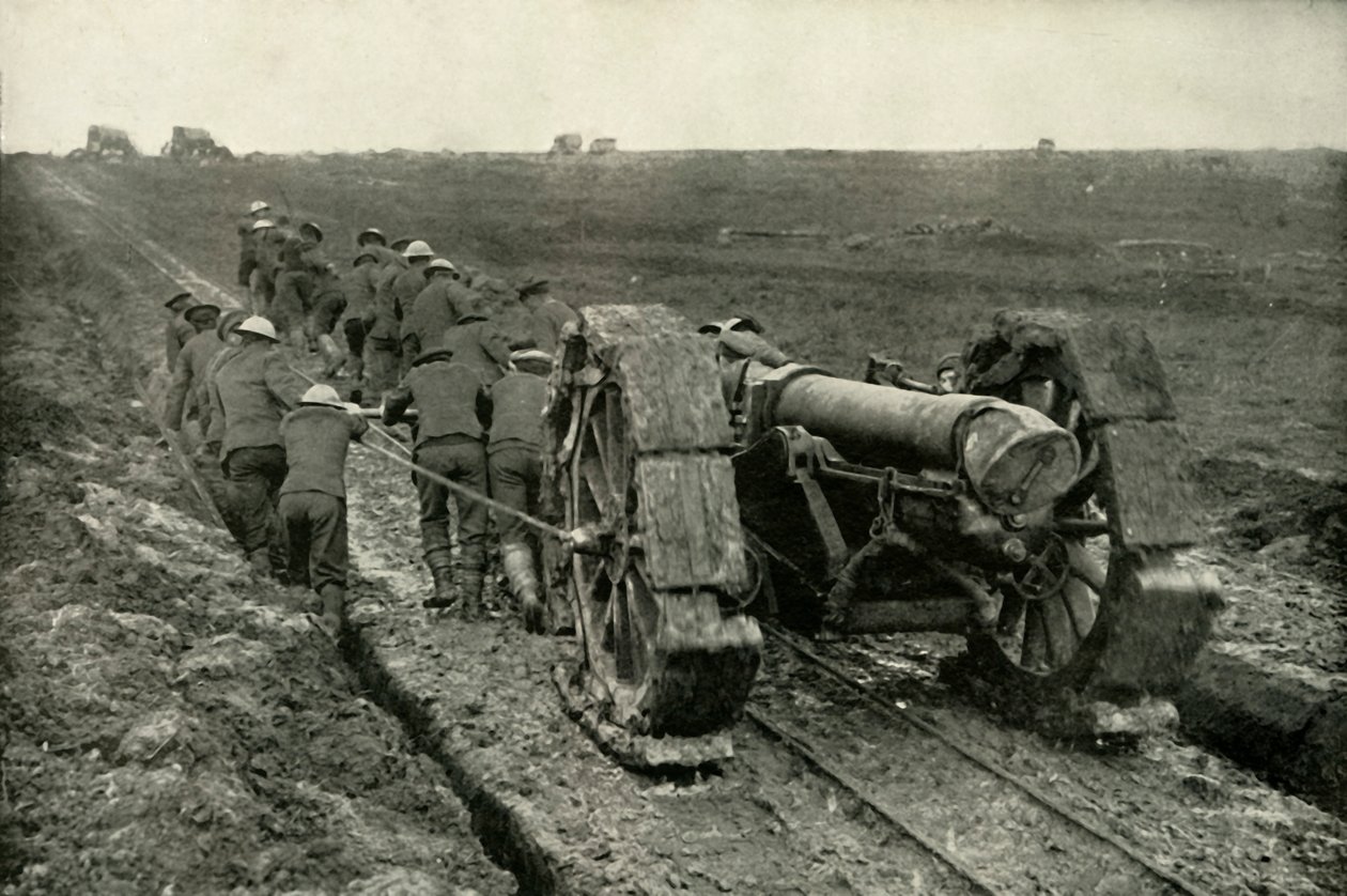 将枪支拖到新的进阶位置，1919年。 作者 不明