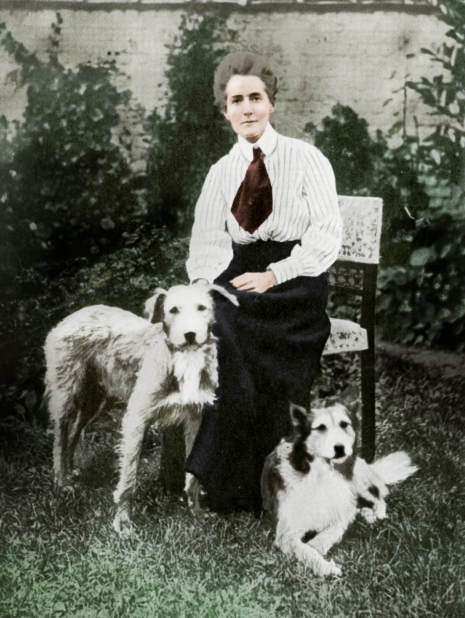 伊迪丝·卡维尔（Edith Cavell）和她的宠物狗，1915年 作者 不明