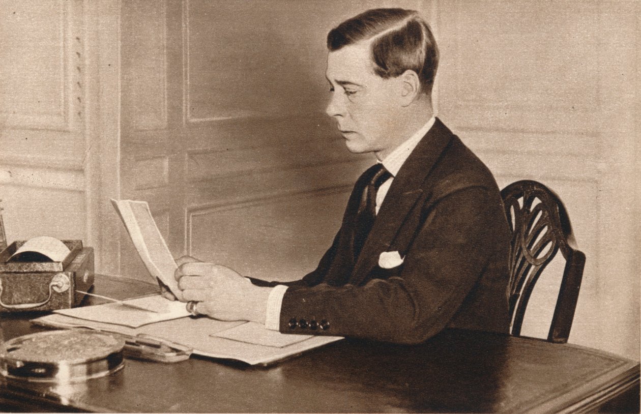 爱德华八世在伦敦圣詹姆斯宫的办公室工作，1936年 作者 不明
