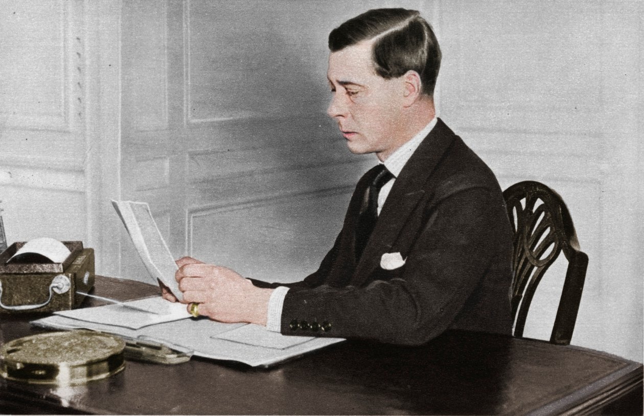 爱德华八世在伦敦圣詹姆斯宫的办公室工作，1936年 作者 不明