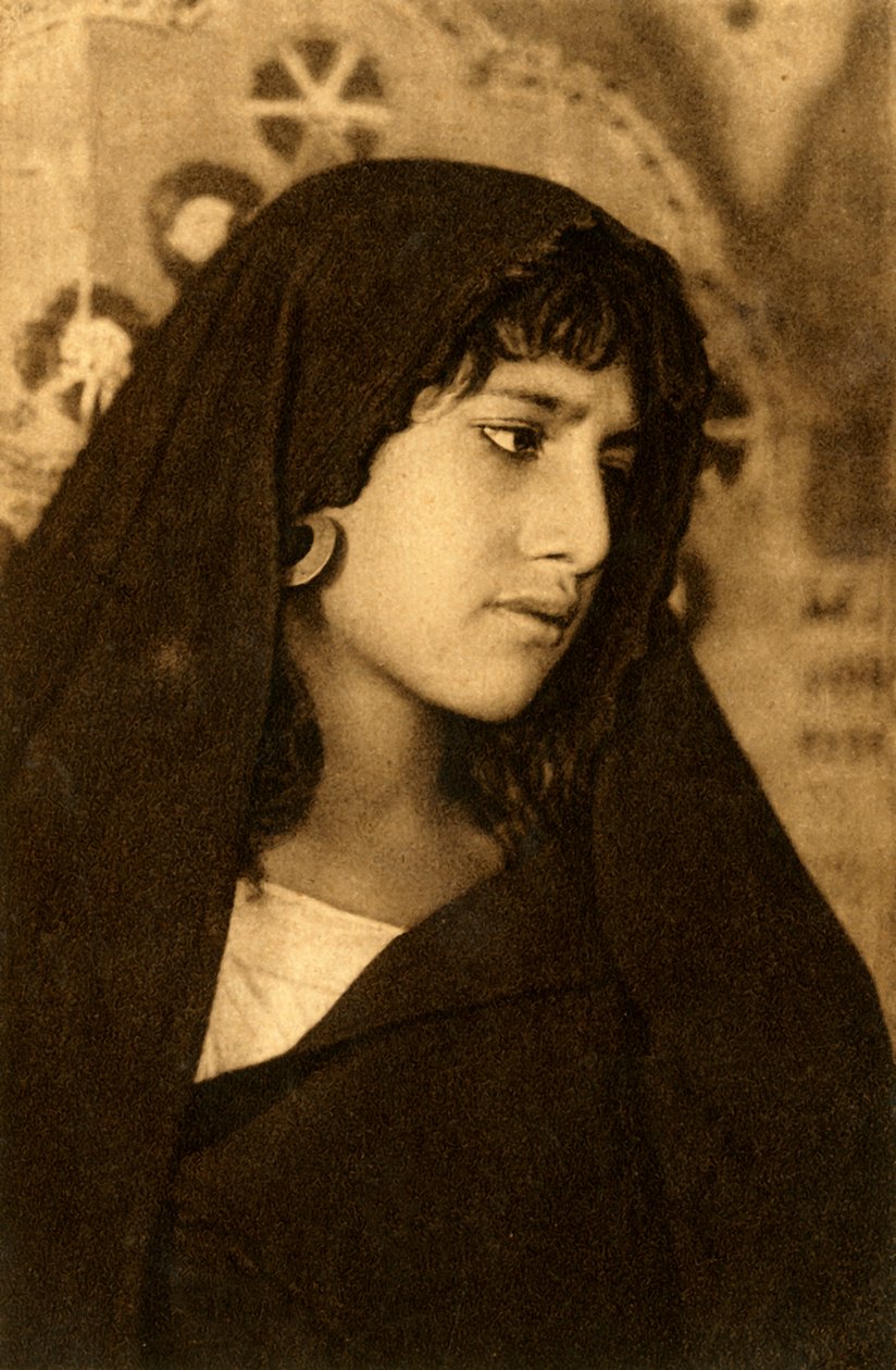 埃及-阿拉伯美女，c1918-c1939。 作者 不明