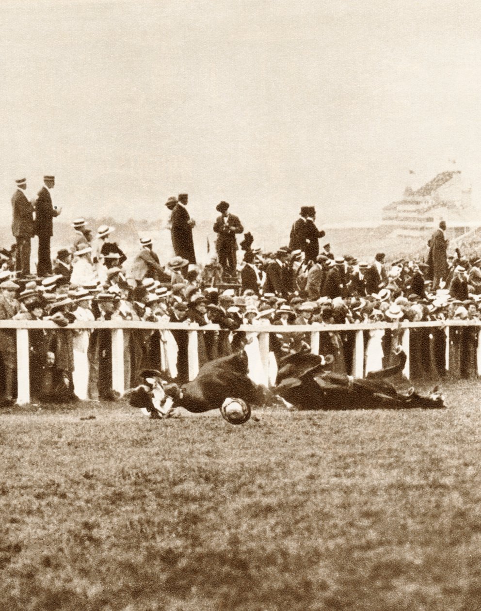 艾米丽·戴维森（Emily Davison）在1913年埃普索姆（Essom）的德比（Derby）期间，将自己扔在国王的马前 作者 不明