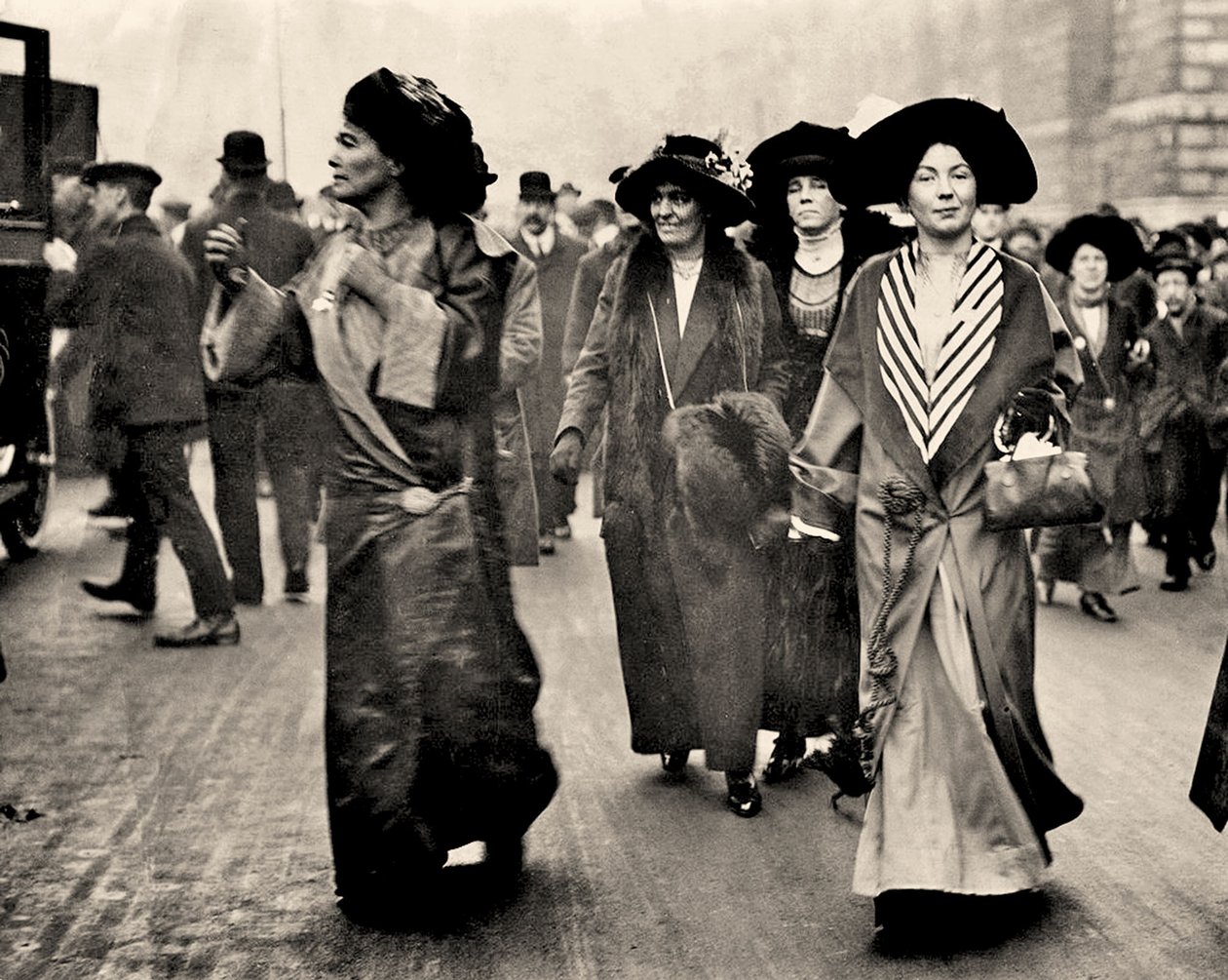 艾玛琳-佩西克-劳伦斯和克里斯塔贝尔-潘克赫斯特，约1908年（照片）。 作者 不明