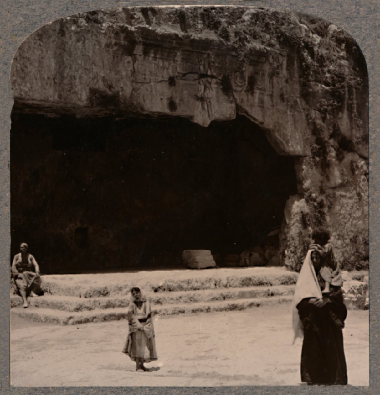 法官陵墓入口，c1900 作者 不明