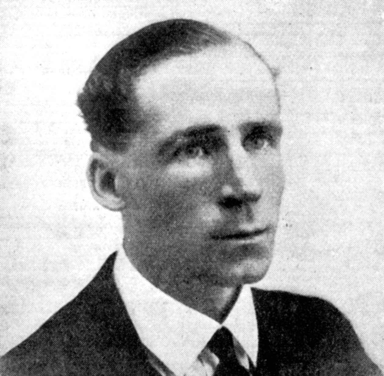 欧内斯特·雷蒙德（Ernest Raymond）1888-1974年，英国小说家，二十世纪初 作者 不明