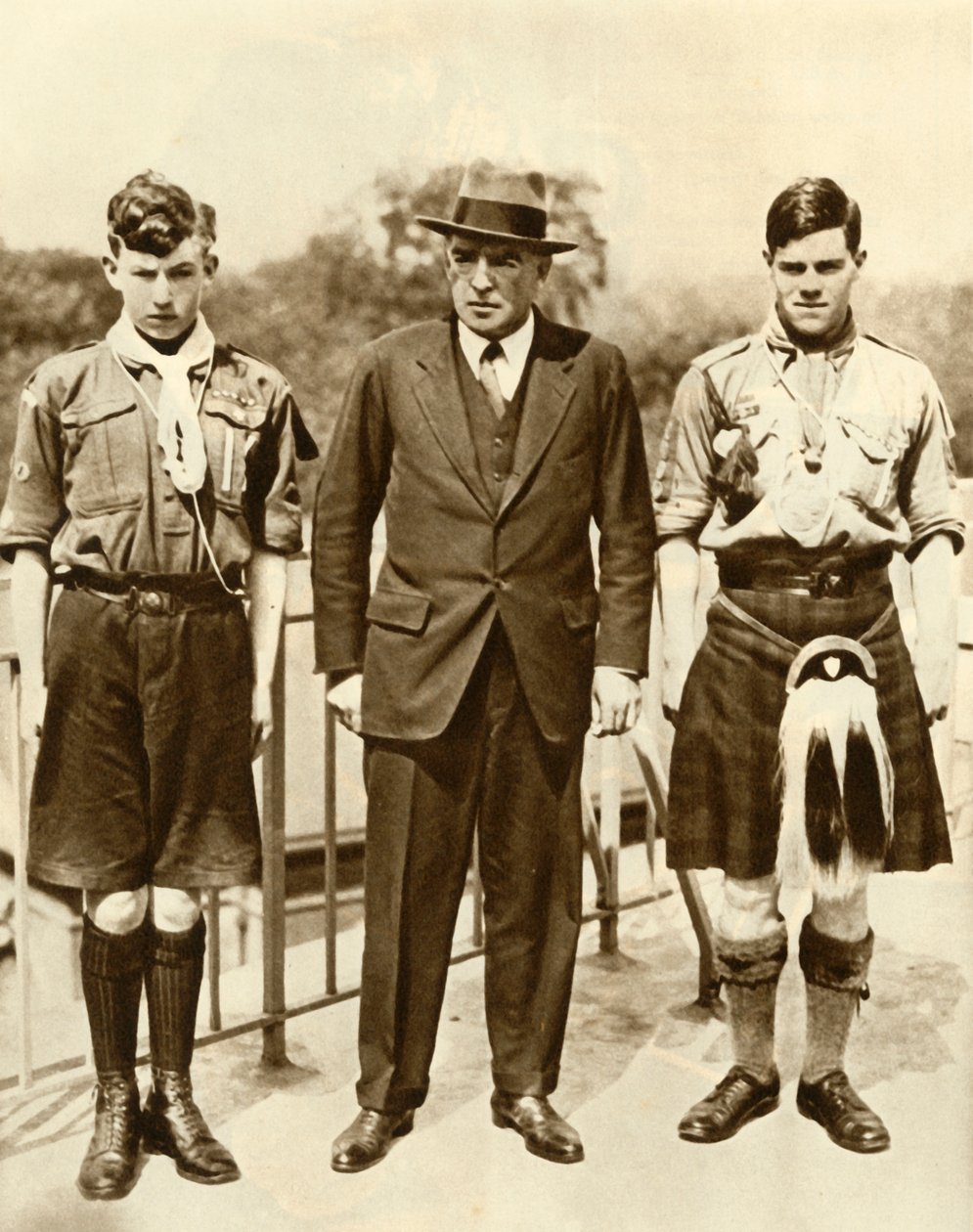 欧内斯特·沙克尔顿（Ernest Shackleton）与詹姆斯·马尔（James Marr）和诺曼·穆尼（Norman Mooney），1921年，1935年。 作者 不明