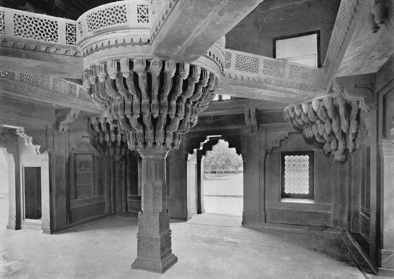 法塔赫布尔西格里。位于Dewan-i-Khas的支柱，建于1910年。 作者 不明