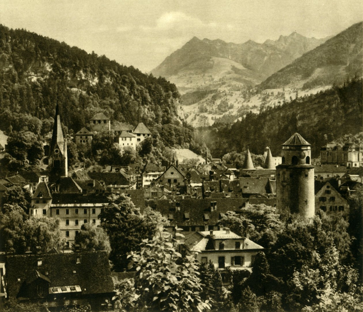 费尔德教堂（Feldkirch），奥地利福拉尔贝格州（c1935）。 作者 不明