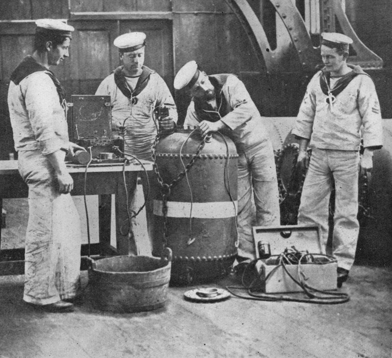 安装电触头矿井，1914年 作者 不明