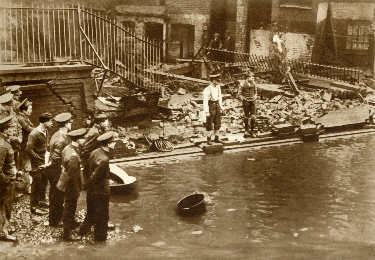 1928年，1935年在伦敦发生洪灾。 作者 不明