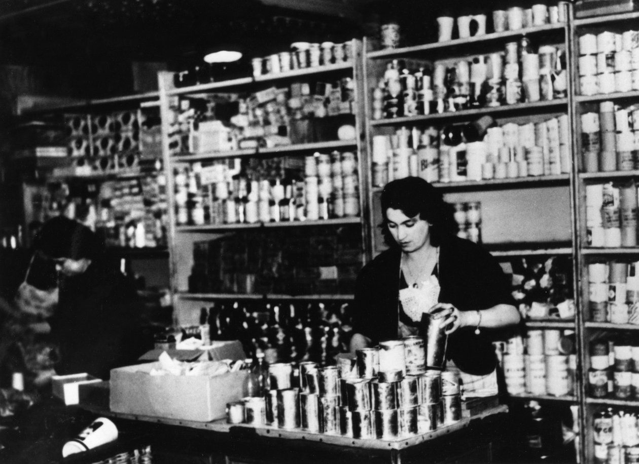 占领巴黎的食品店，c1941 作者 不明
