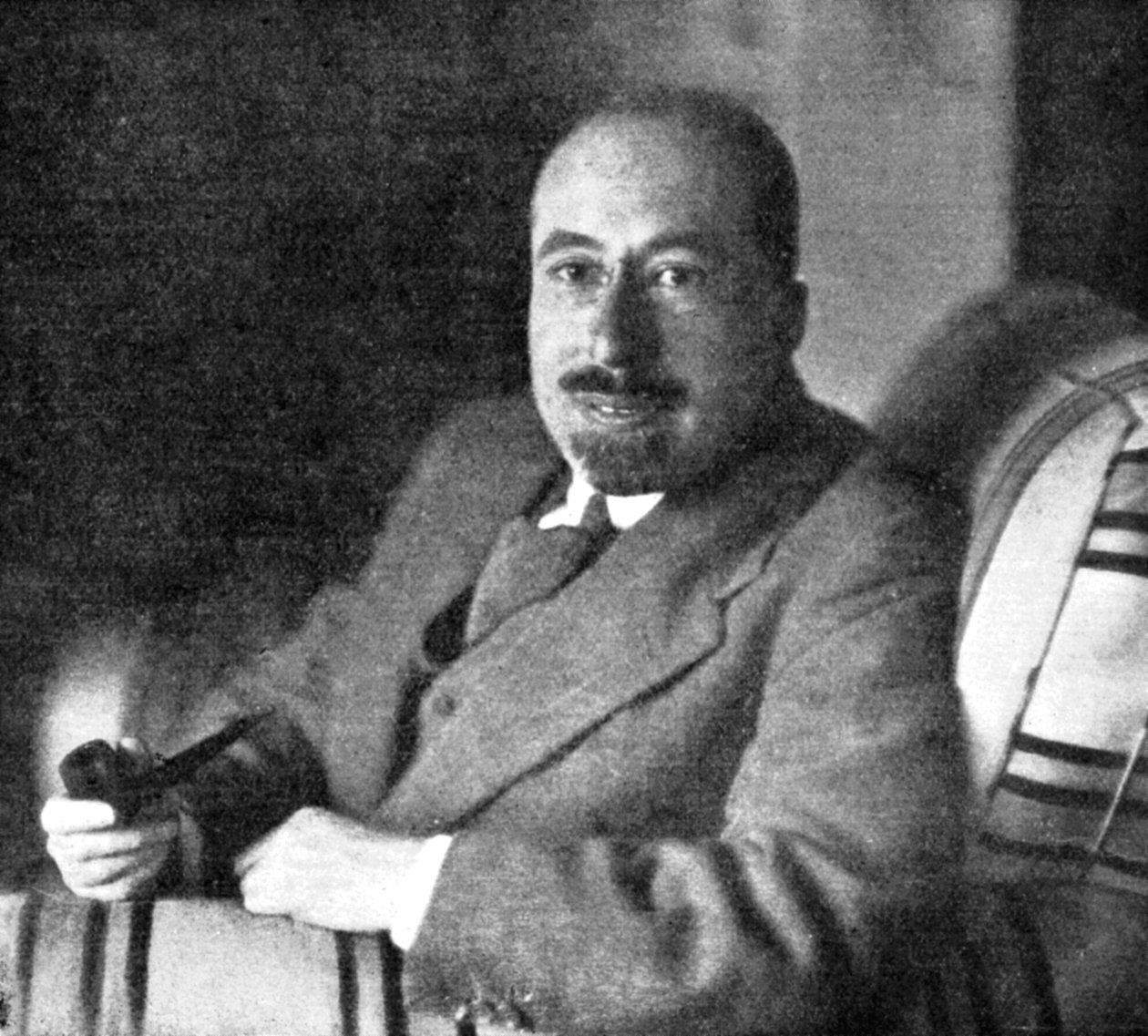 弗兰克·亚瑟·斯温纳顿（Frank Arthur Swinnerton）1884-1982，英国评论家和小说家，二十世纪初 作者 不明