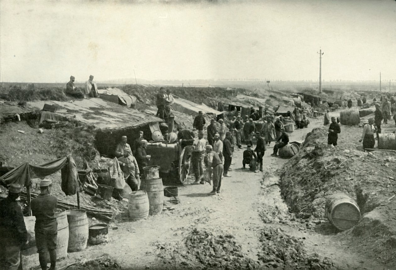 1919年，位于火线后面的法国现场服务厨房。 作者 不明