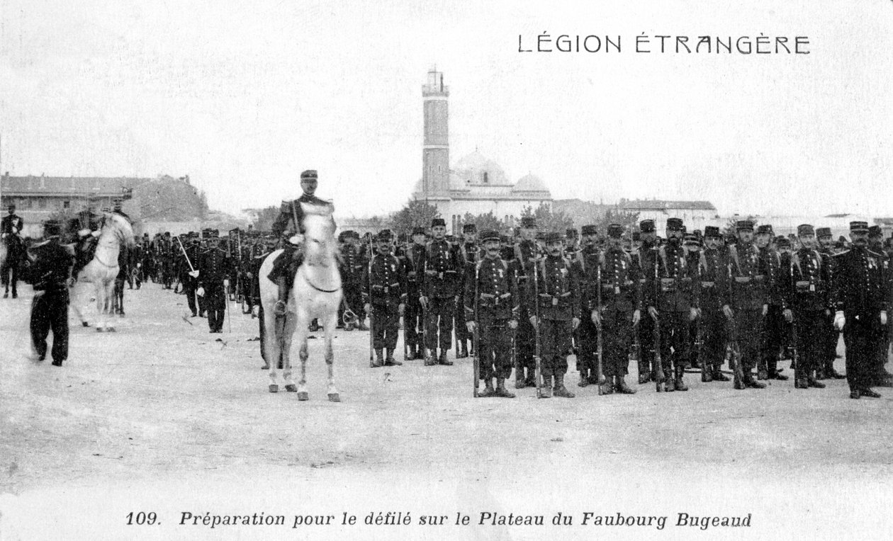 法国外籍军团准备在20世纪的阿尔及利亚Faubourg Bugeaud高原行军 作者 不明