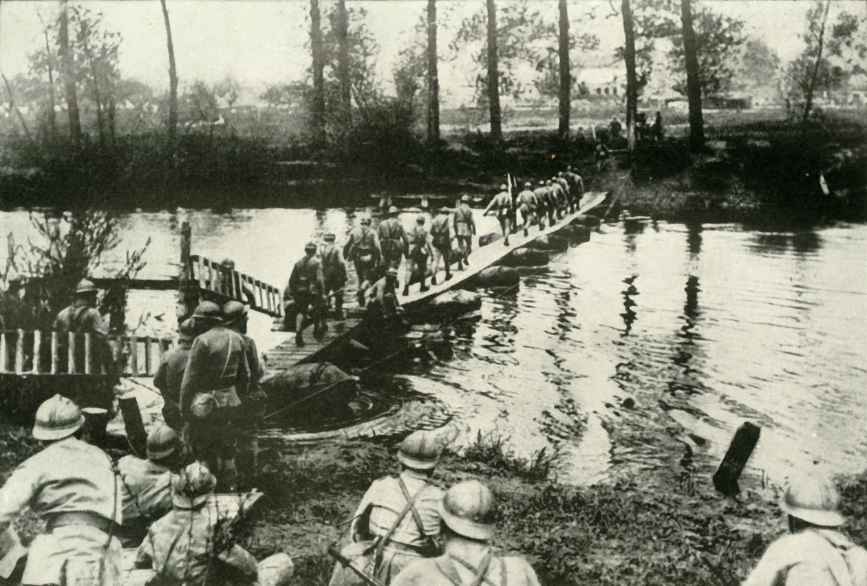 法国部队渡河，1919年。 作者 不明