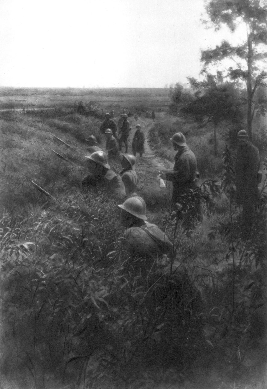 法国步兵在沉没的小巷中的位置，1918年，法国埃纳，维勒-科特雷茨以北 作者 不明