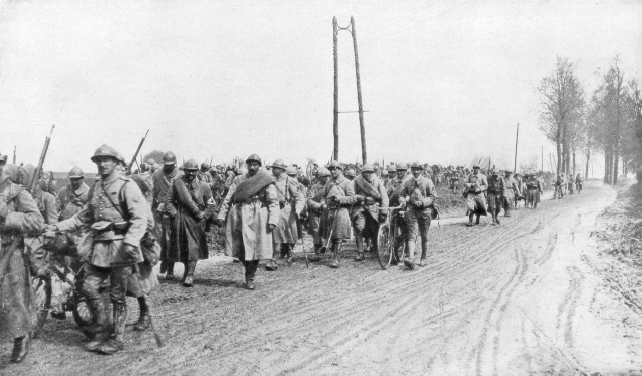 1918年3月30日，法国步兵团从前线返回 作者 不明