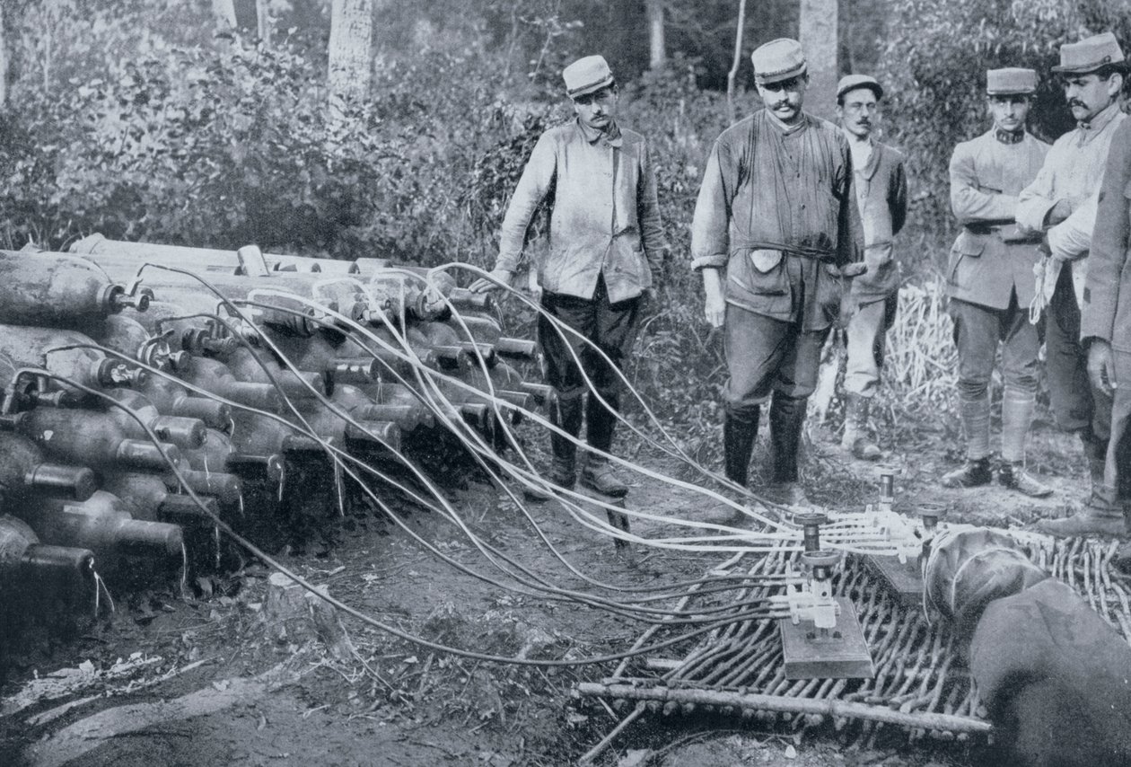 带气瓶的法国士兵，第一次世界大战，1915年 作者 不明