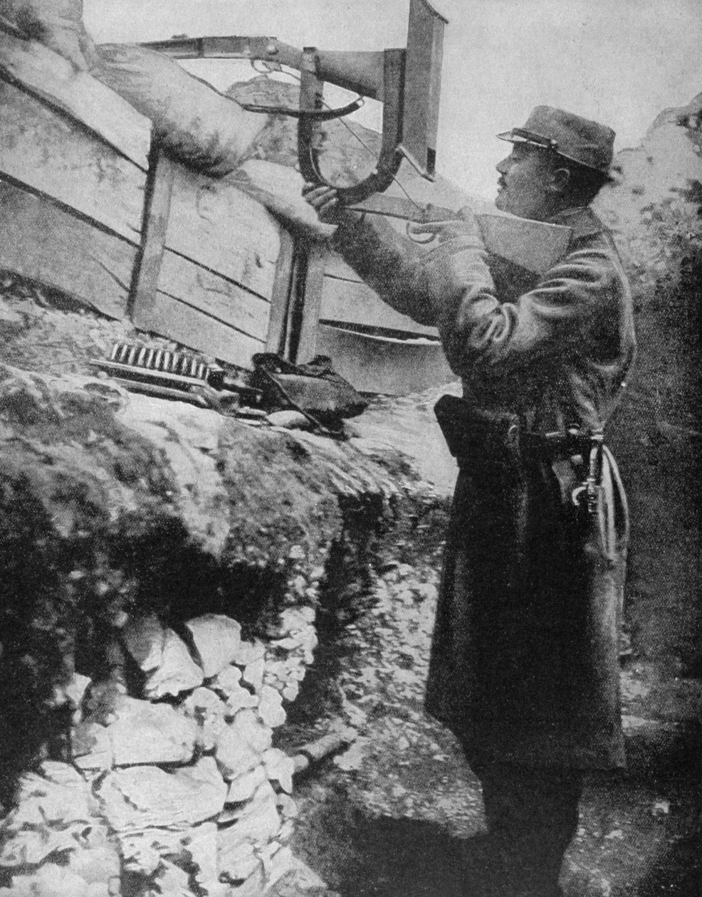 法国海沟潜望镜步枪，1915年 作者 不明