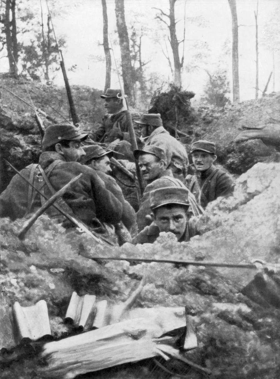 1915年7月，法国军队在法国卡隆纳的the沟系统中 作者 不明