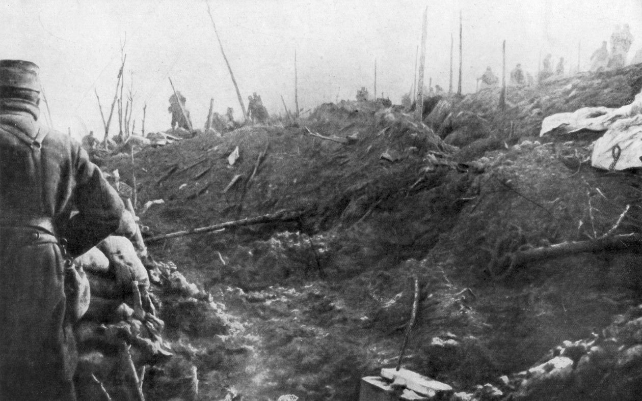 法国军队为1915年8月在法国凡尔登附近的德国反攻Eparges岭做准备 作者 不明