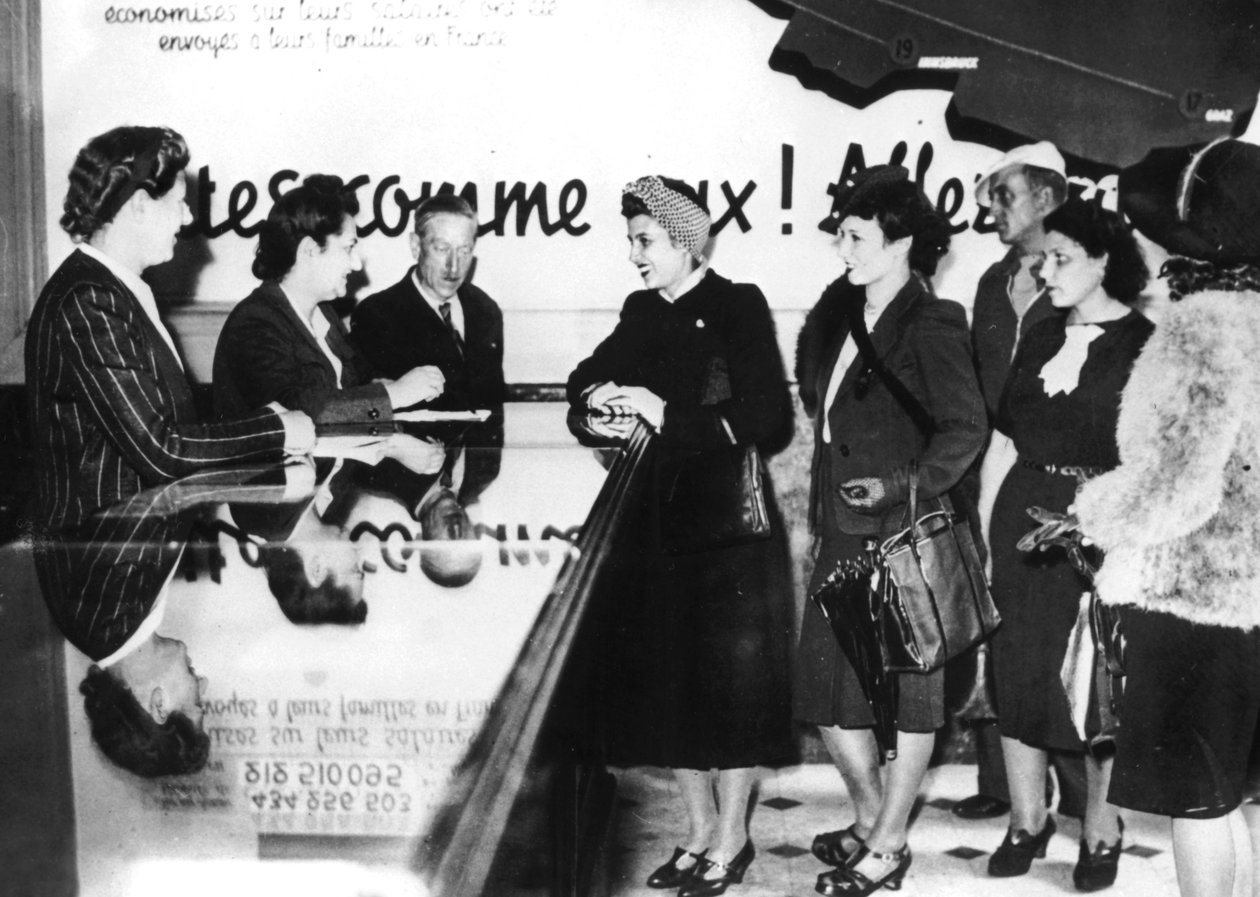 1940-1944年参加德国参战的法国妇女 作者 不明