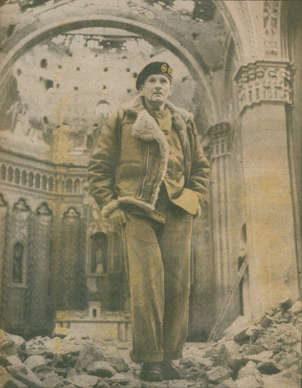 伯纳德·蒙哥马利将军爵士（Sir Bernard Montgomery），对1946-1944年的福萨卡西亚（Fossacesia）残破的贝壳遗址进行了调查 作者 不明