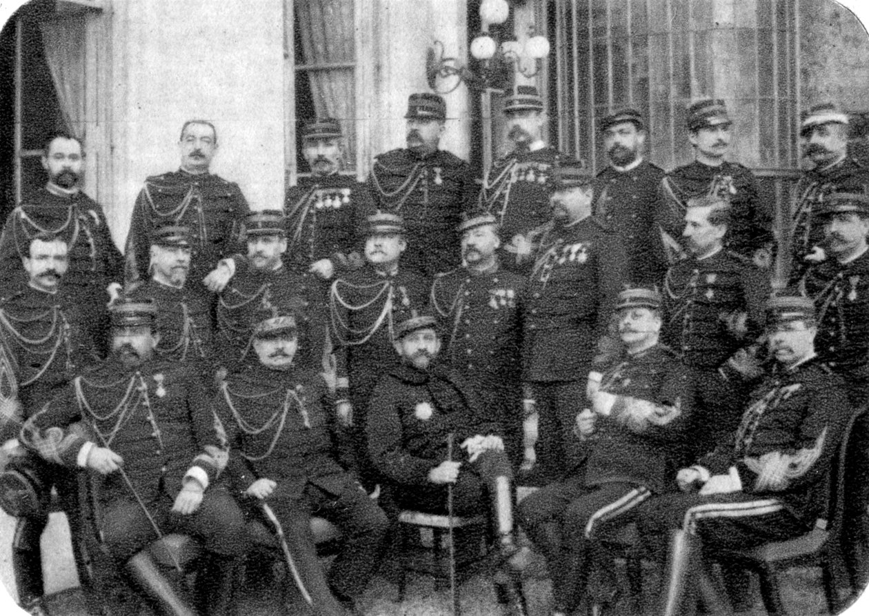 法国将军和政治家乔治·布朗厄尔（Georges Boulanger），以及其他军官，1888年 作者 不明
