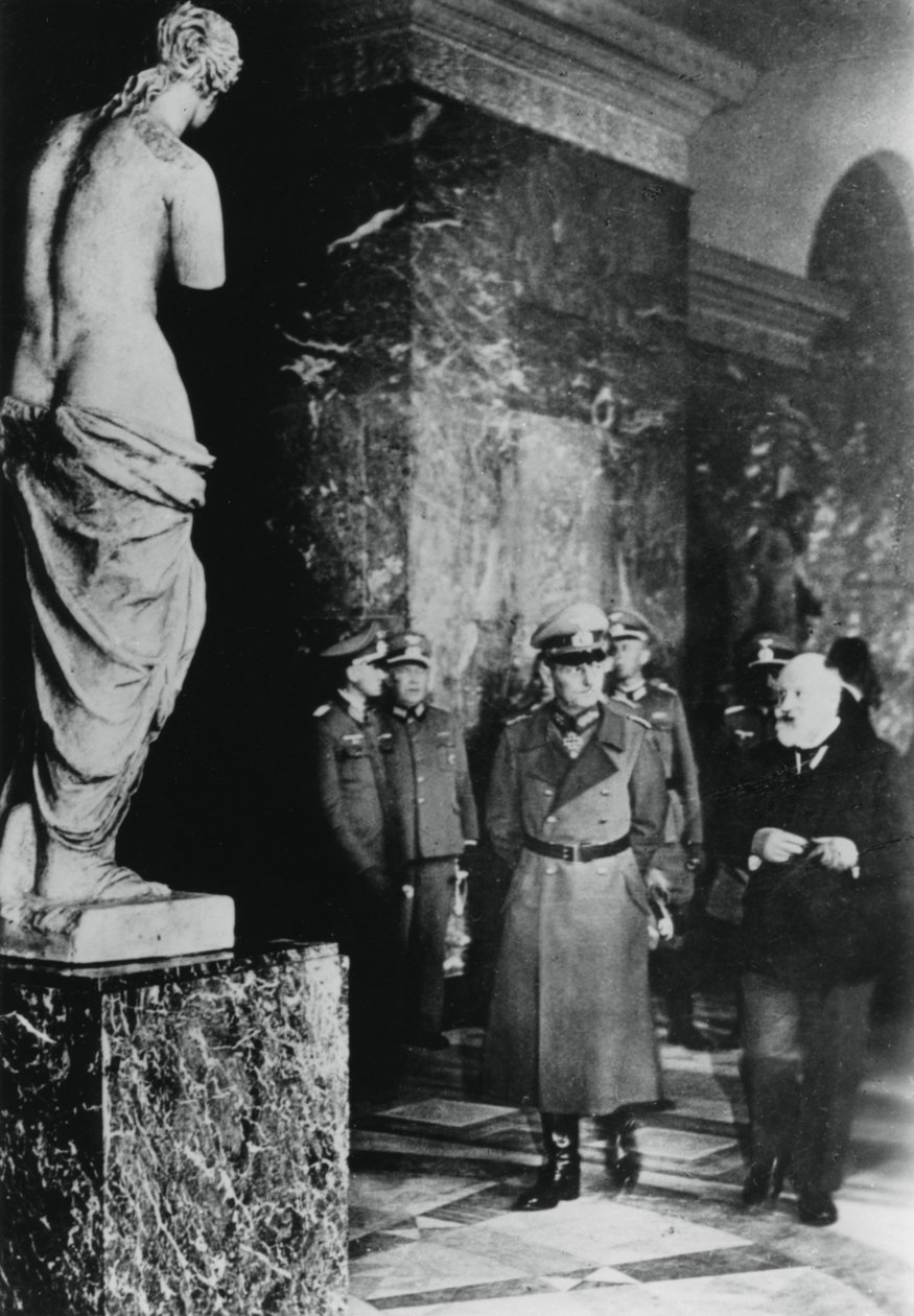 1940年10月，德国陆军元帅冯·朗德斯泰特（Lodre）前往卢浮宫，占领巴黎 作者 不明