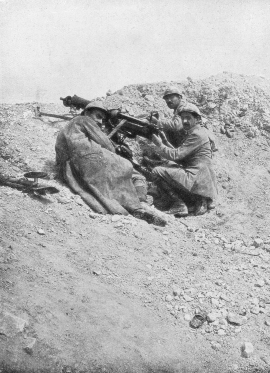1917年，法国凡尔登用德国机关枪对付敌人 作者 不明