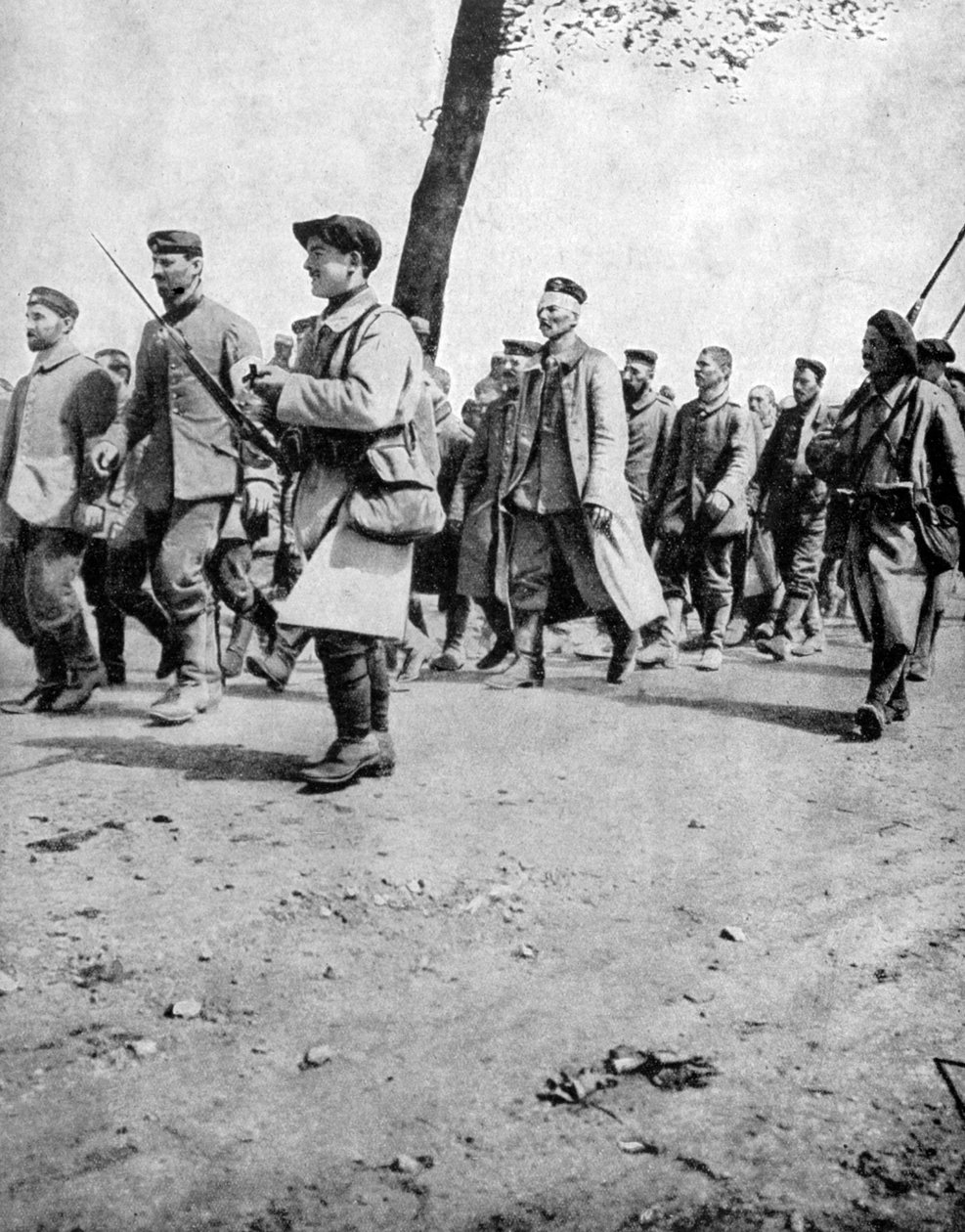 第一次世界大战，1915年，法国第二次阿尔托瓦战役中的德国战俘 作者 不明