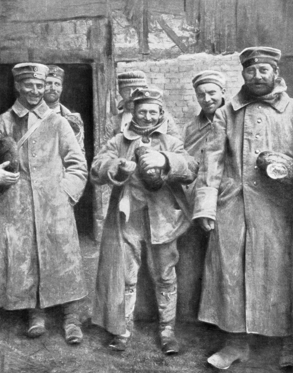 1915年德国战俘用面包定量配给 作者 不明