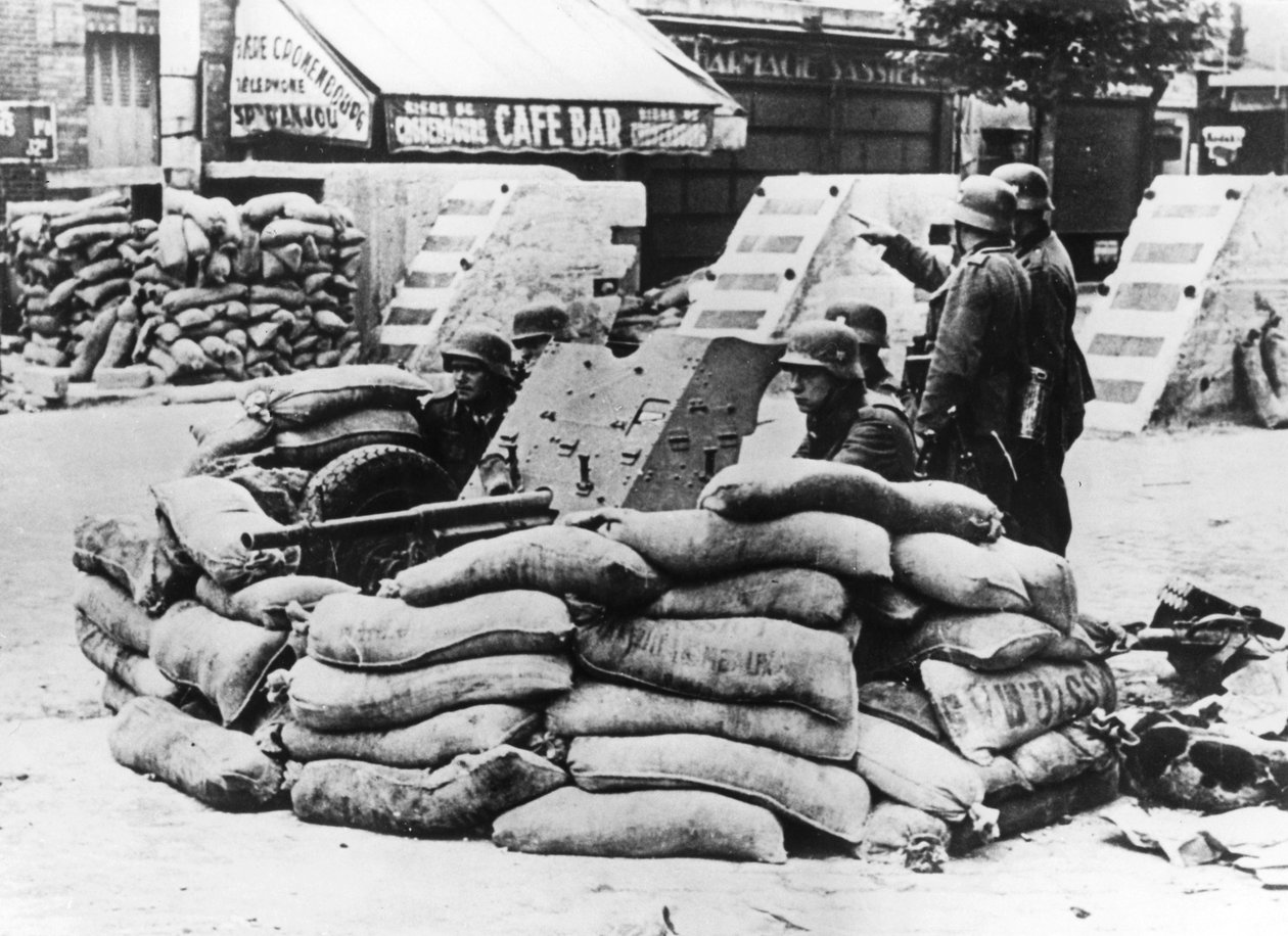 1940年6月，巴黎附近的德军占领了法国街垒 作者 不明