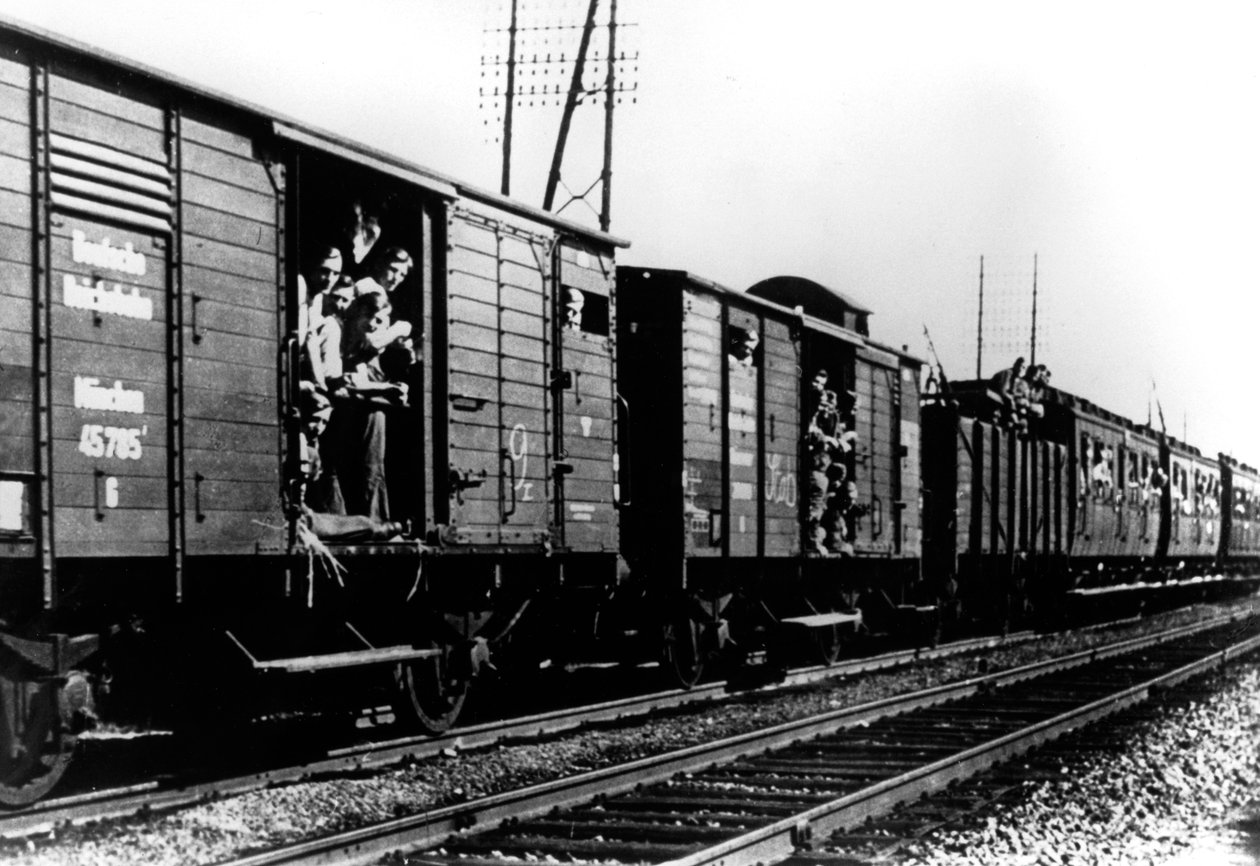 1940年8月，德国军队乘火车抵达巴黎 作者 不明