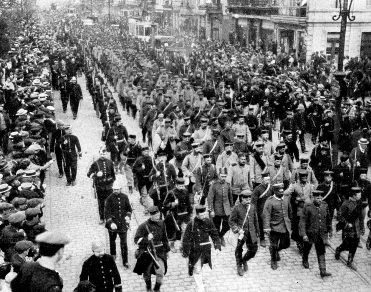 1914年第一次世界大战，德国军队在比利时安特卫普作为囚犯 作者 不明