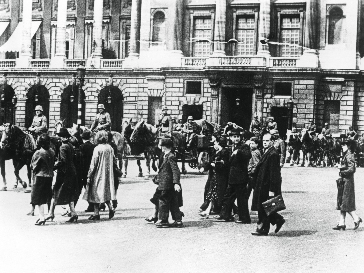 1940年6月，德国军队在被占领的巴黎 作者 不明