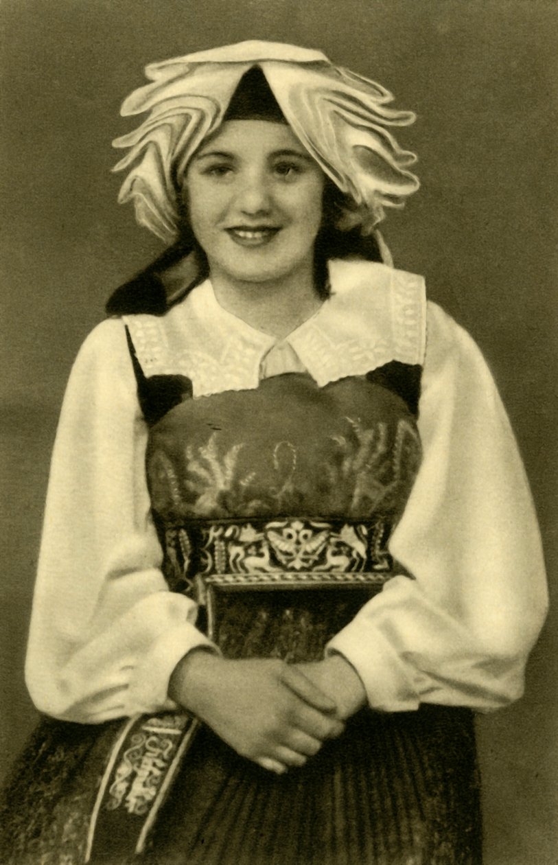 身穿传统服装的女孩，盖尔，奥地利，c1935年。 作者 不明