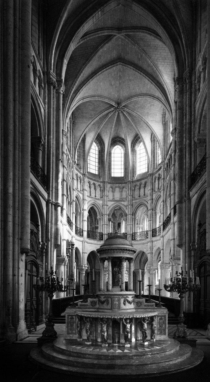 Gothic art: view of the choir of the Cathedrale Notre Dame de Noyon (12th-13th century). (Oise) 作者 不明