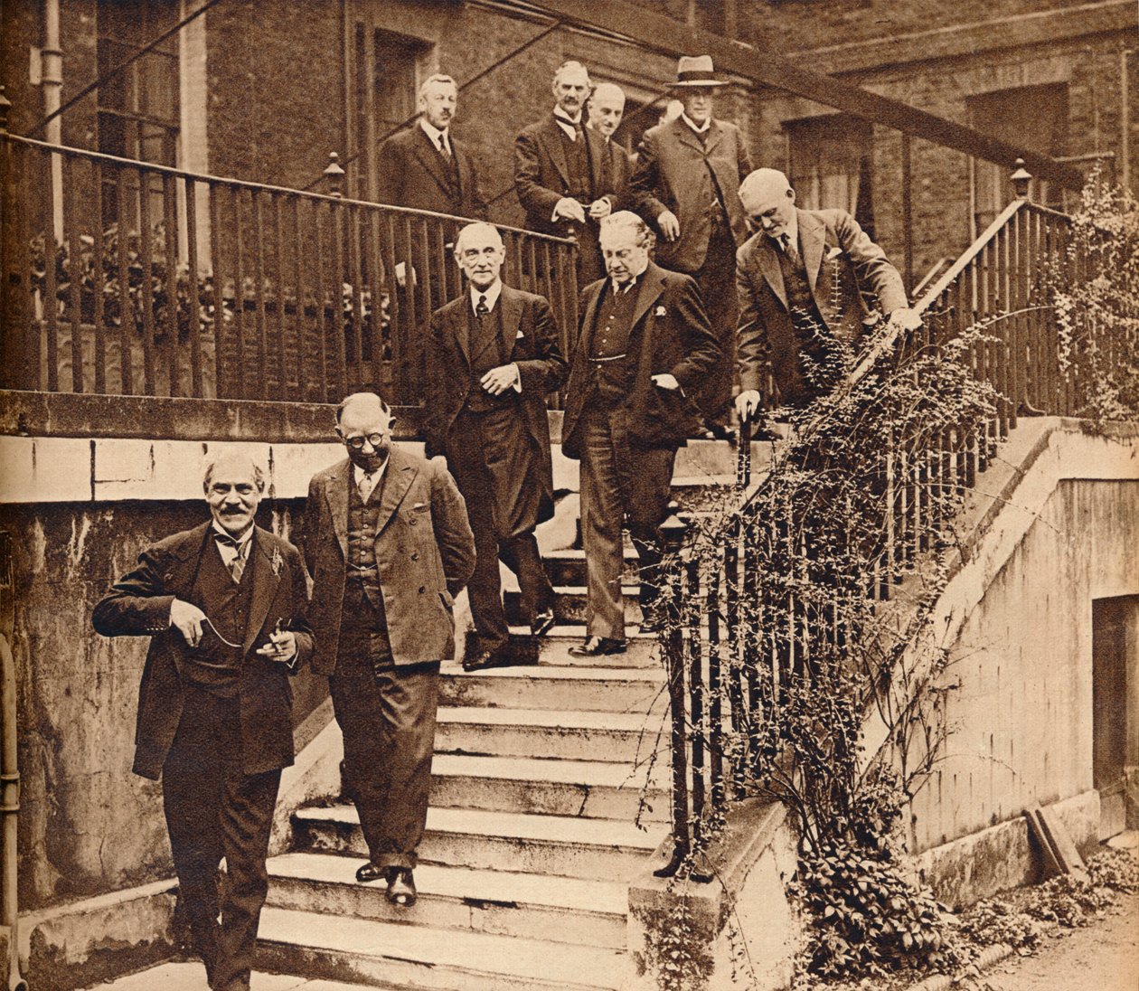 危机中的政府，应乔治五世国王（1931年，1938年）的要求成立国家内阁 作者 不明