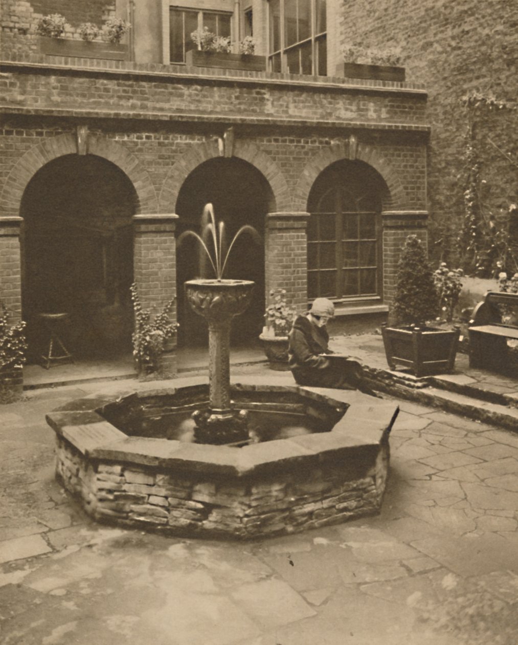 圣埃瑟尔堡墓地，毕晓普门（Bishopgate），一个安息的生活场所，c1935年。 作者 不明