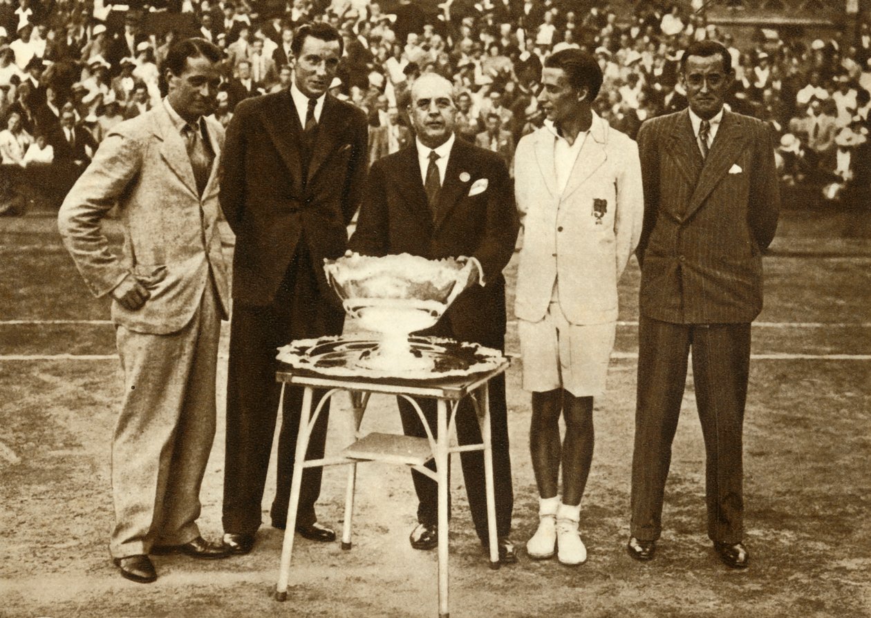 1935年，英国赢得1933年7月30日在巴黎举行的戴维斯杯网球锦标赛。 作者 不明