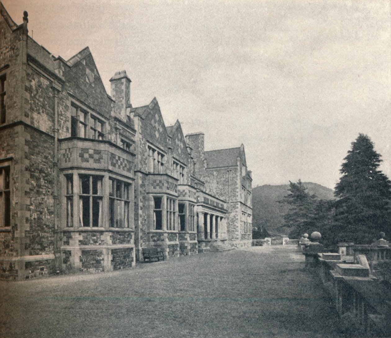 兰开夏郡Grizedale Hall，南面和露台，c1911。 作者 不明