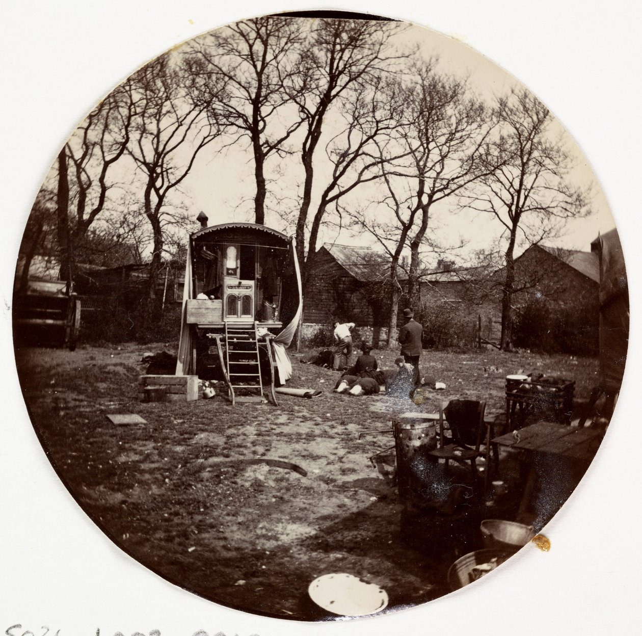 "Gypsy camp", c 1890 作者 不明