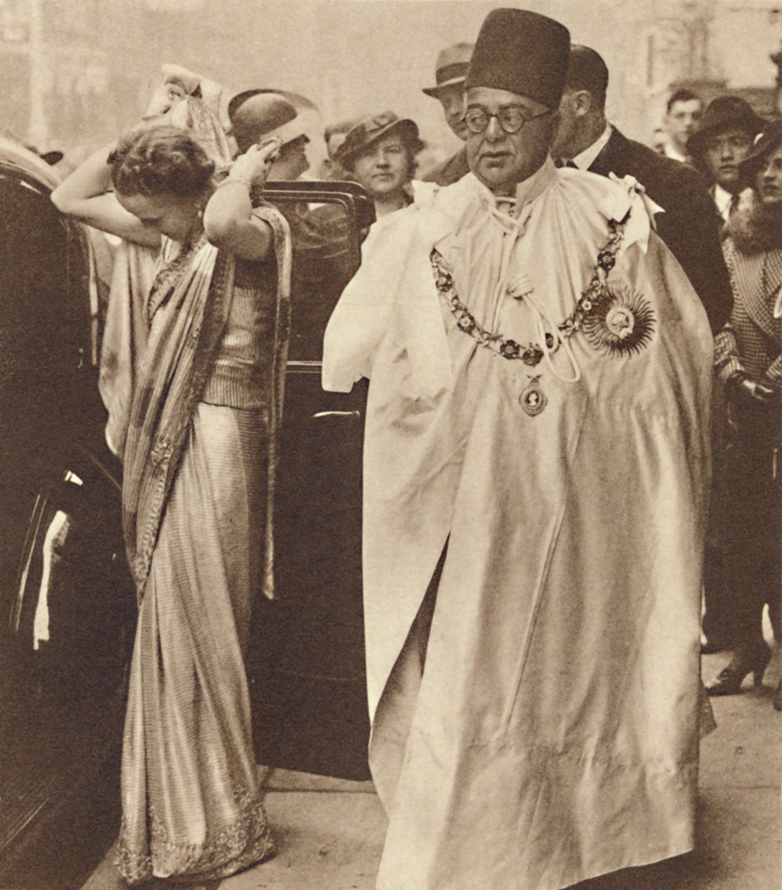 1937年5月12日，阿加汗亲王和阿古汗（Begum Aga Khan）阁下 作者 不明