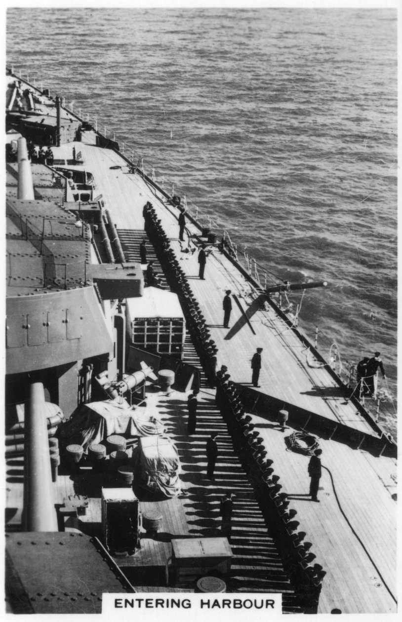纳尔逊号（HMS Nelson）进入朴次茅斯港口，1937年 作者 不明
