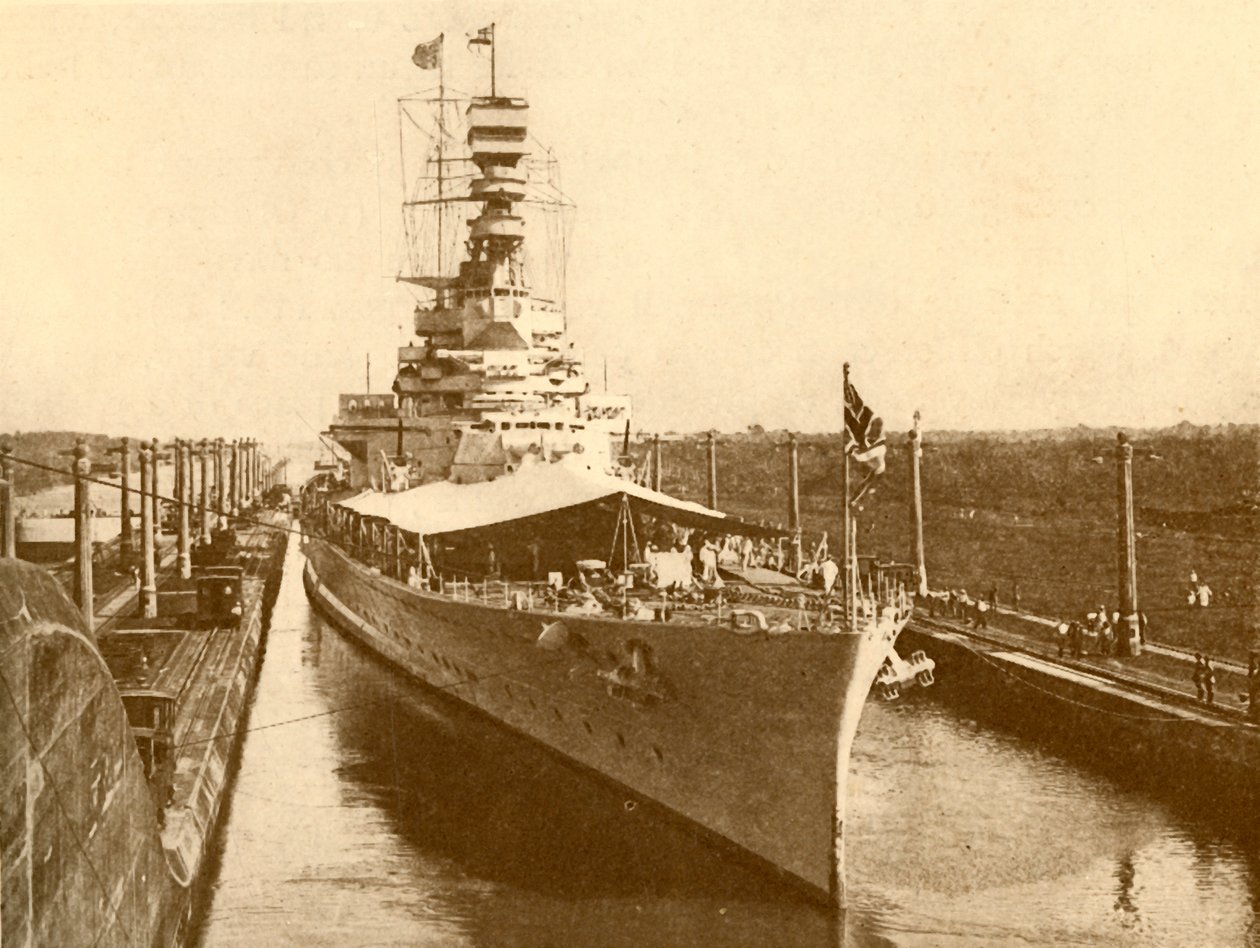 HMS著名的约克公爵夫人和公爵夫人登上巴拿马运河，航行于1930年 作者 不明