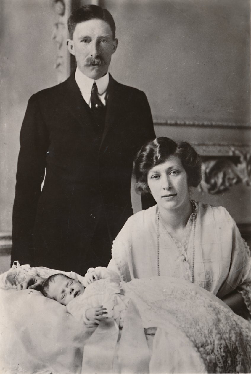 玛丽公主（Harry Mary）和子爵夫人（Viscount Lascelles）与其儿子乔治·亨利·休伯特·拉斯切雷斯（George Henry Hubert Lascelles），1923年。 作者 不明